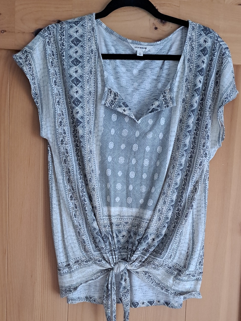 Lucky Brand Neutral Patterned Tie-Front Short Sleeve Top. Size Large. Morrocon